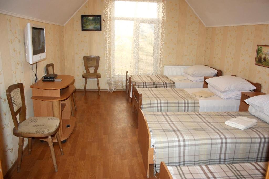 Четырёхместный номер Standard Inn Khlibodarskiy