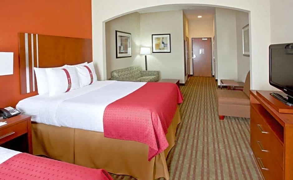 Standard Quadruple Basement room Holiday Inn Austin North, an IHG Hotel