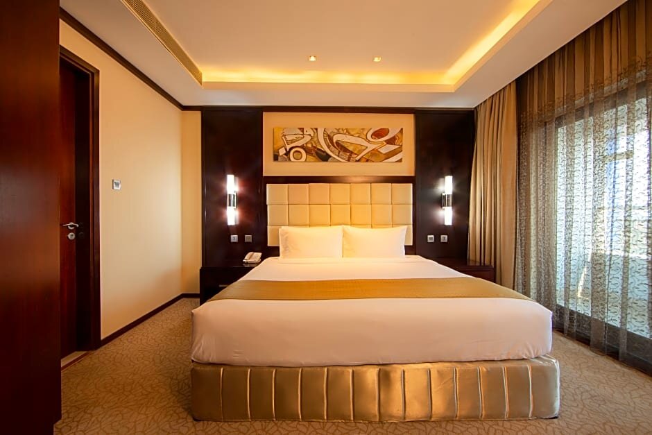 2 Bedrooms Standard Quadruple room Holiday Inn Cochin, an IHG Hotel