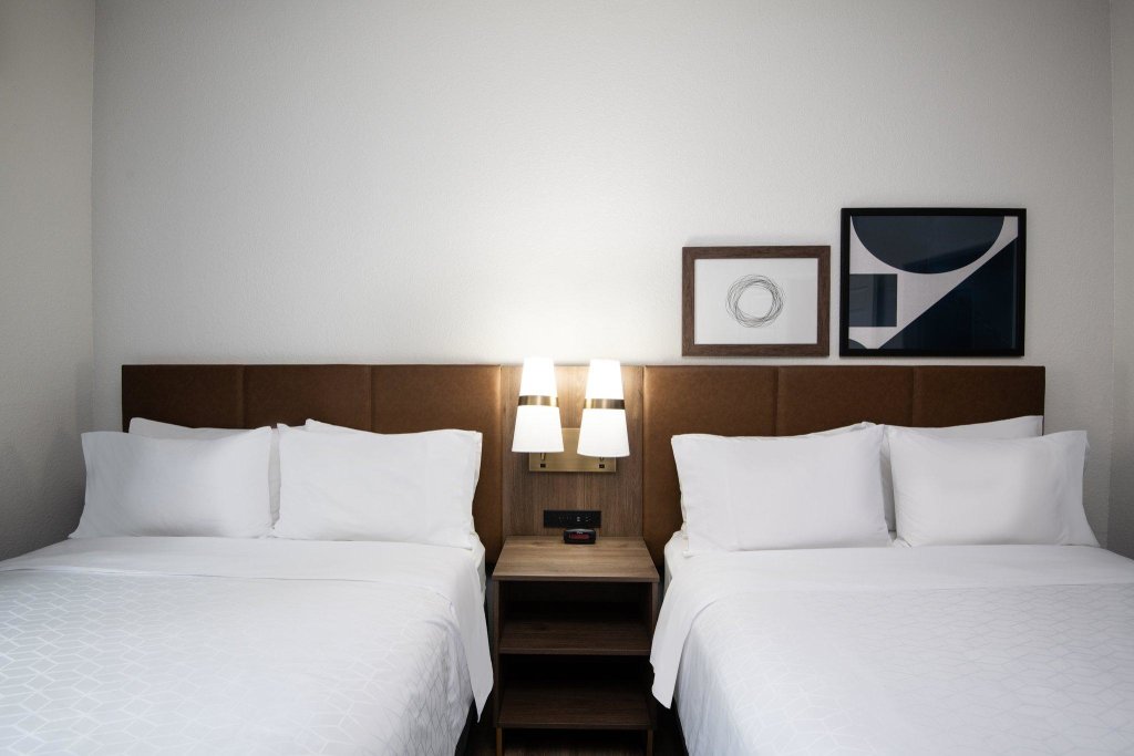 2 Bedrooms Suite Staybridge Suites Phoenix Glendale Sports Dist, an IHG Hotel