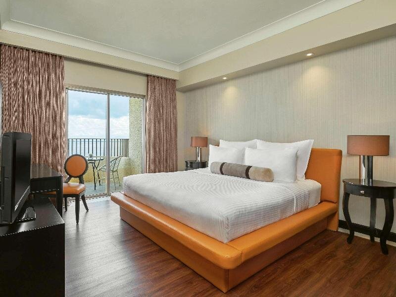 Номер Standard с балконом Mövenpick Hotel Mactan Island Cebu