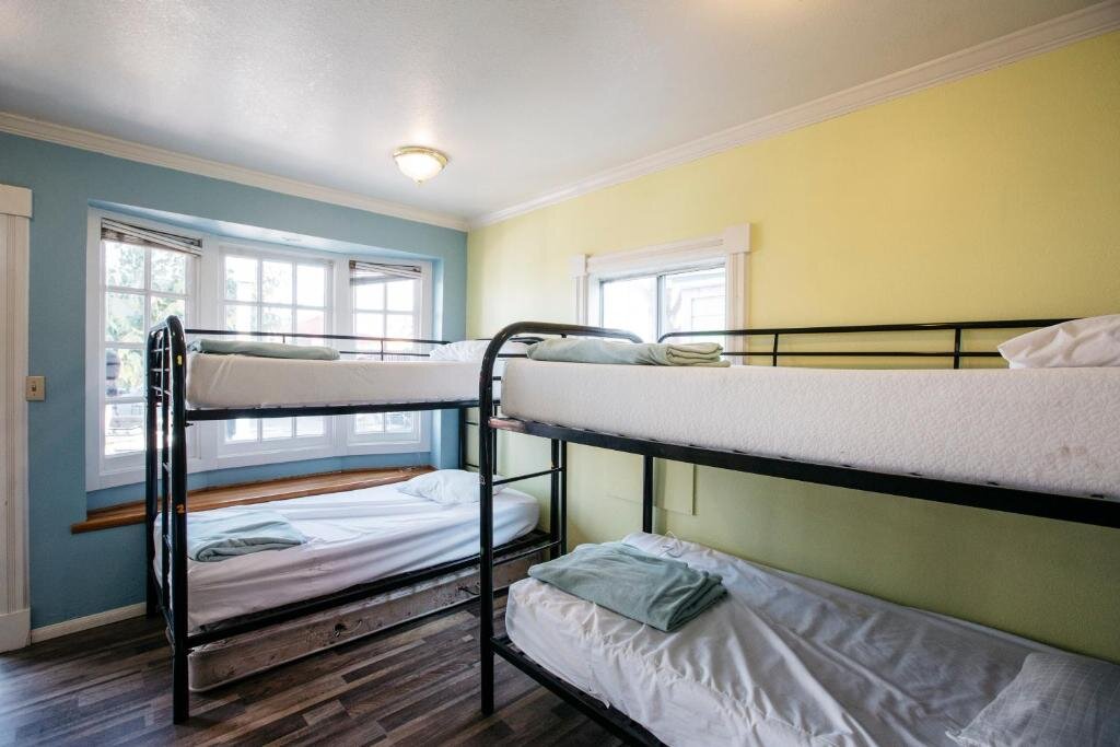 Cama en dormitorio compartido The Hostel California