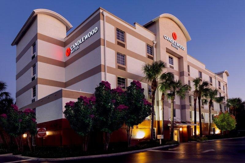 Кровать в общем номере Candlewood Suites Fort Lauderdale Airport-Cruise, an IHG Hotel