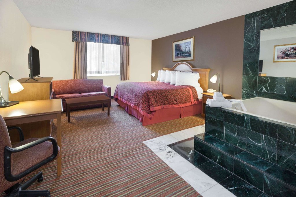 Deluxe Suite Days Inn by Wyndham Albion