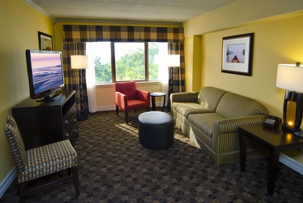 Standard Quadruple Suite with park view The Boulevard Inn & Bistro