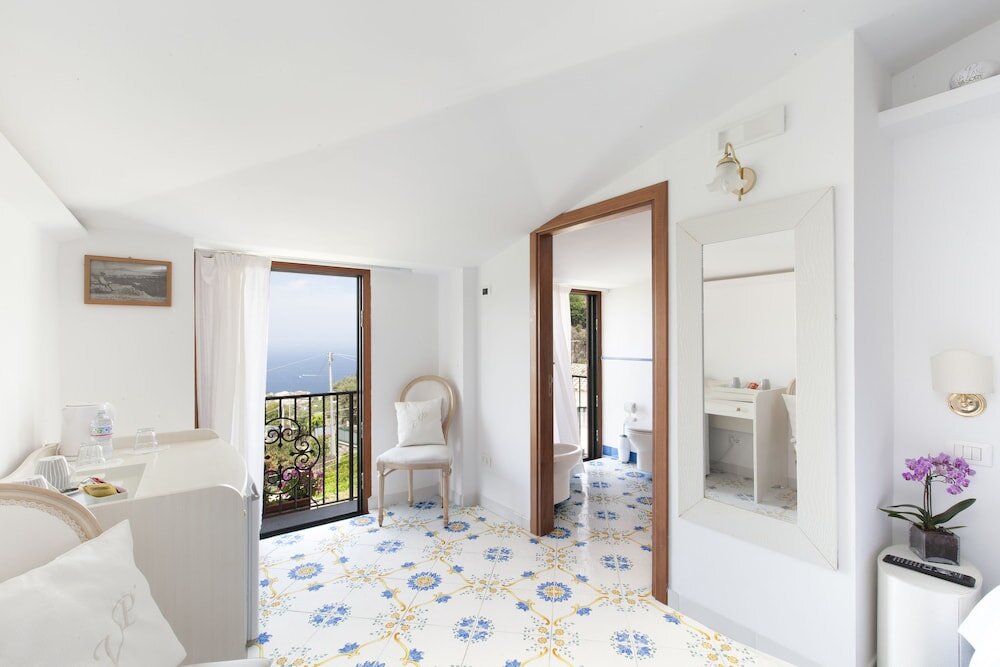 Трёхместный номер Standard с балконом и с видом на море Villa Pane Resort