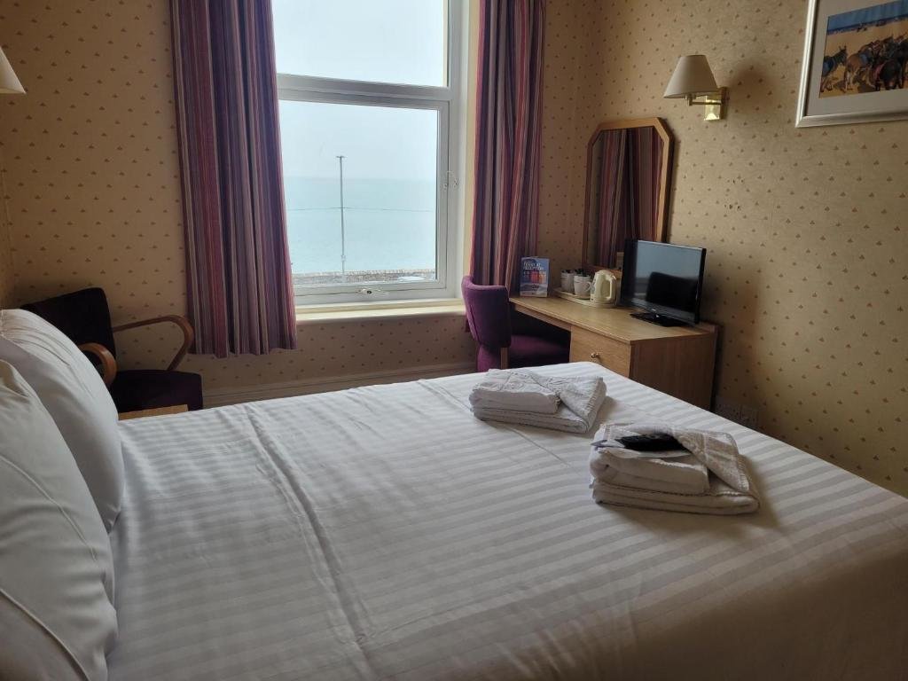 Standard Double room with sea view Cavendish Hotel