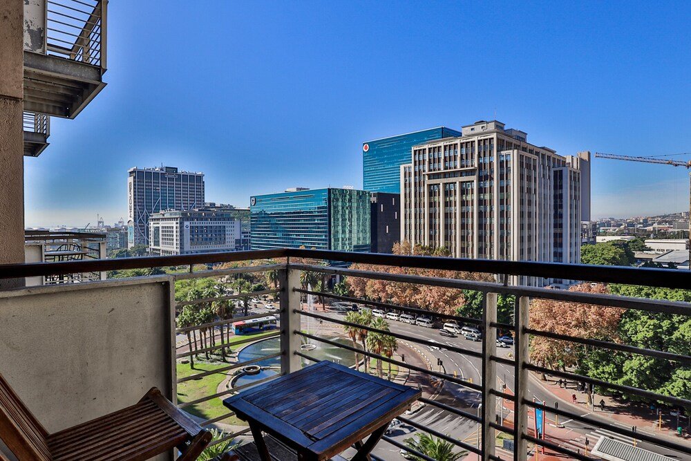 Suite with balcony Fountain Suites 901 by CTHA