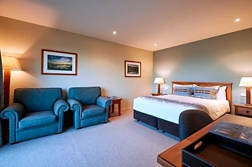 Deluxe Double room with ocean view Manakau Lodge