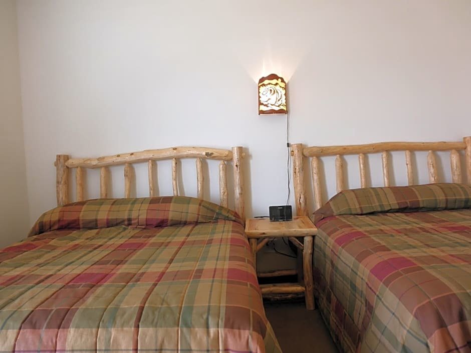 Standard Quadruple room Bear's Den Lodge