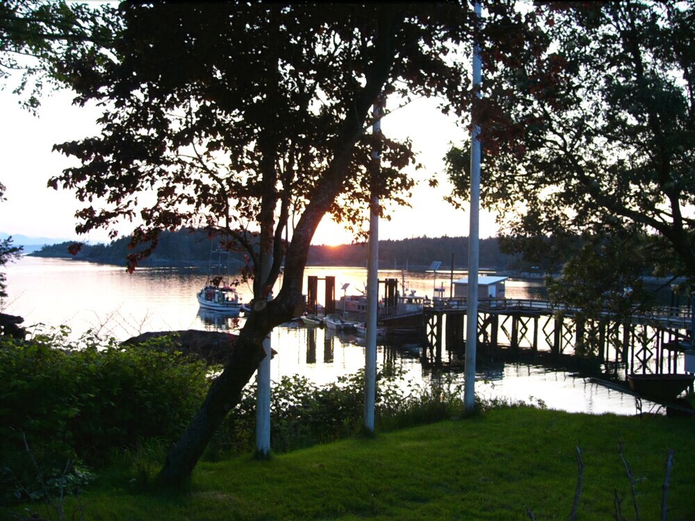 Lasqueti Island Hotel & Restaurant Pender Harbor