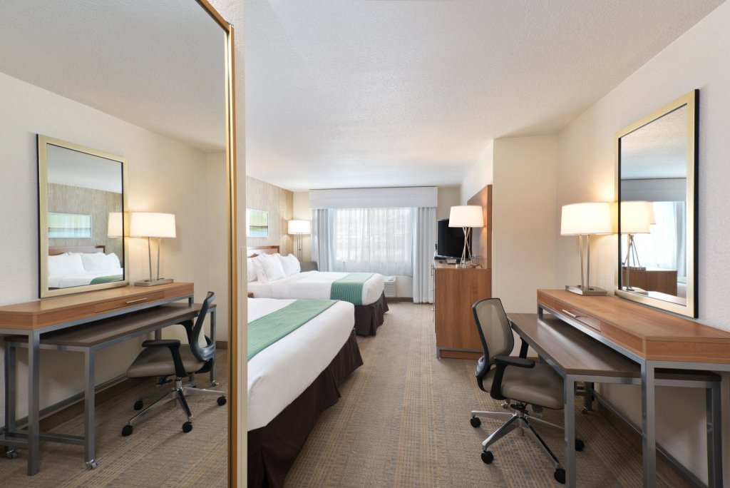 Standard Quadruple room Holiday Inn Express Hotel & Suites Fraser Winter Park Area, an IHG Hotel