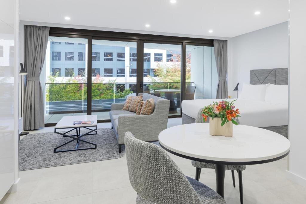 Люкс Luxury Meriton Suites Canberra