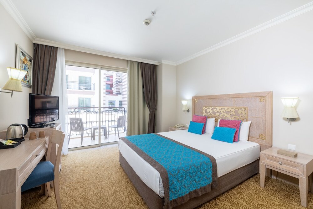 Standard Familie Zimmer mit Balkon und mit eingeschränktem Meerblick Crystal Family Resort & Spa
