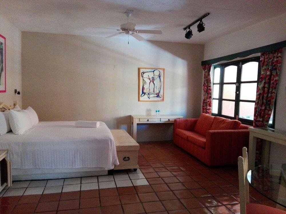 Кровать в общем номере Hotel Belmar