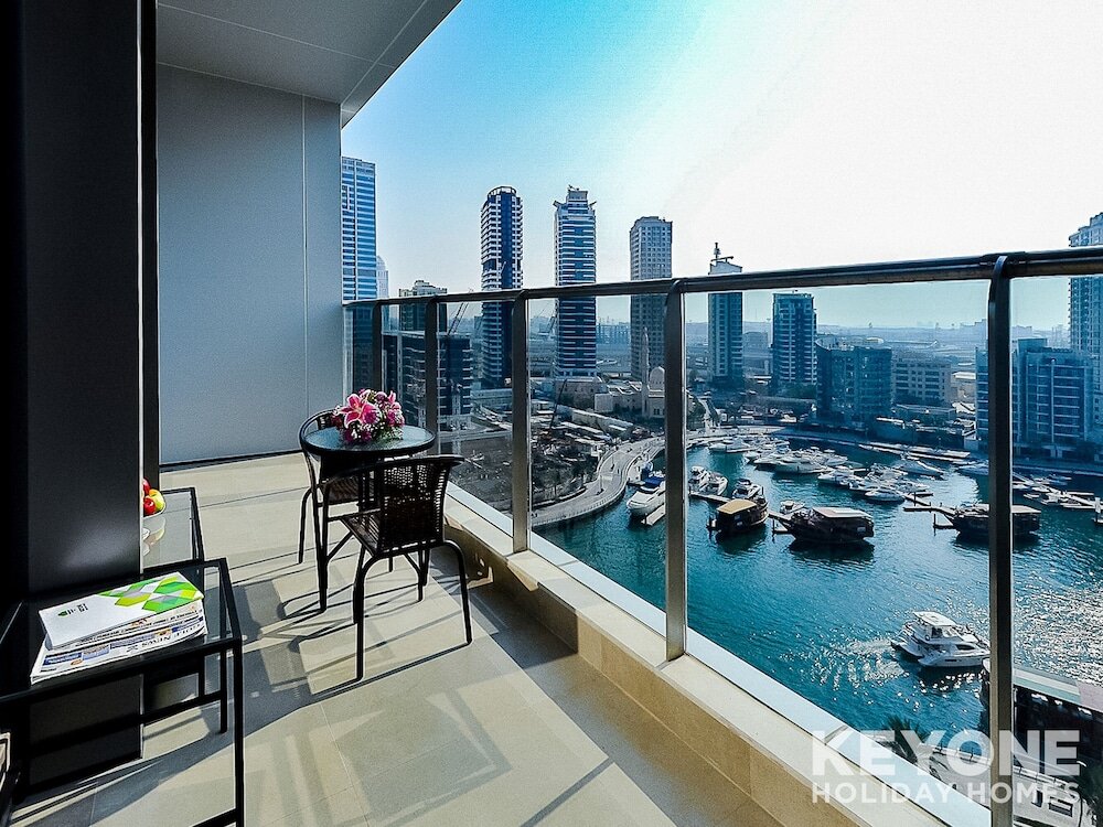 Luxus Apartment KOHH - 1BR in Sparkle Towers