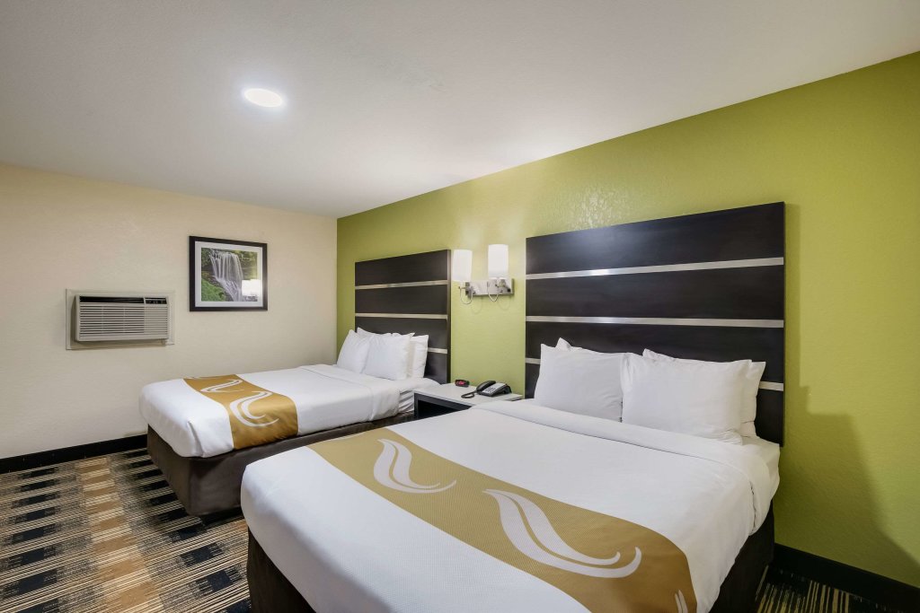 Vierer Suite Quality Inn & Suites Mt Chalet