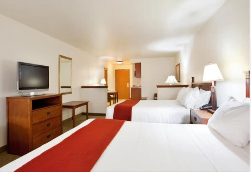 Люкс Standard Holiday Inn Express & Suites Mattoon, an IHG Hotel