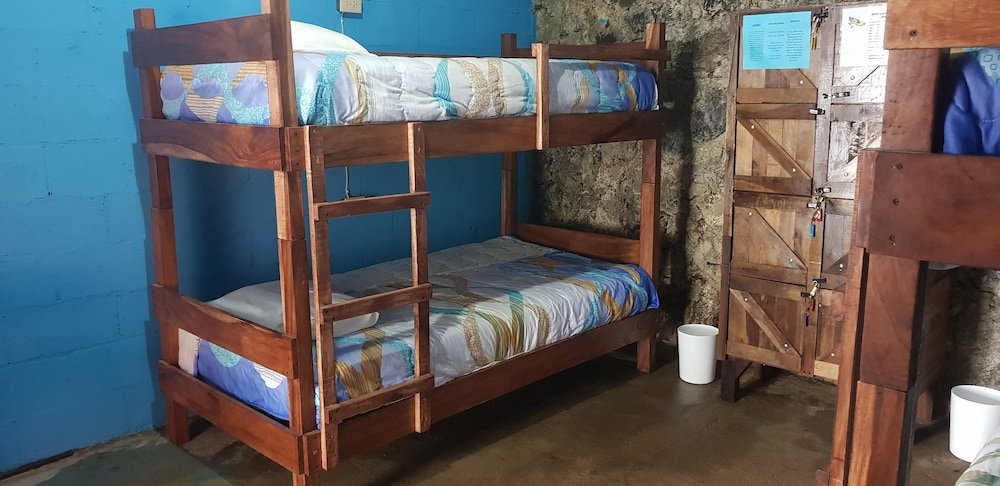 Кровать в общем номере Captain Morgan Hostel Lake Coatepeque
