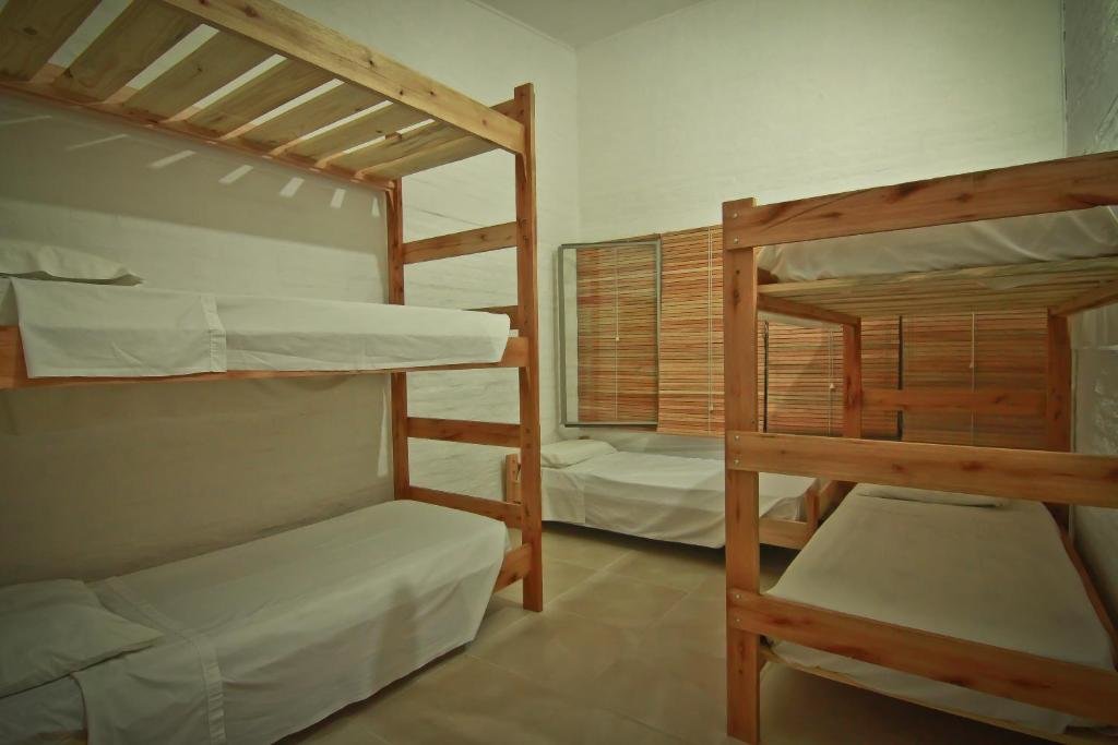 Кровать в общем номере Hostel Punta Ballena Bar