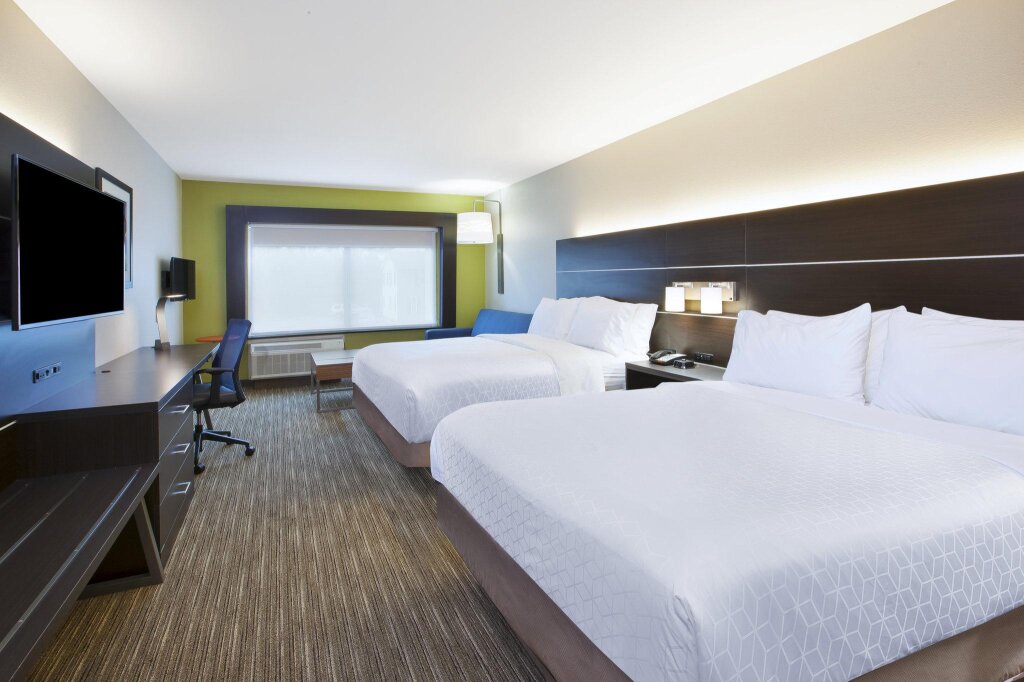 Deluxe Suite Holiday Inn Express & Suites Parkersburg East, an IHG Hotel