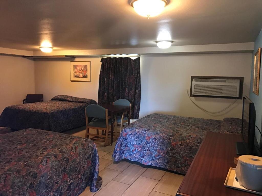 Standard triple chambre HWY Express Inn & Suites