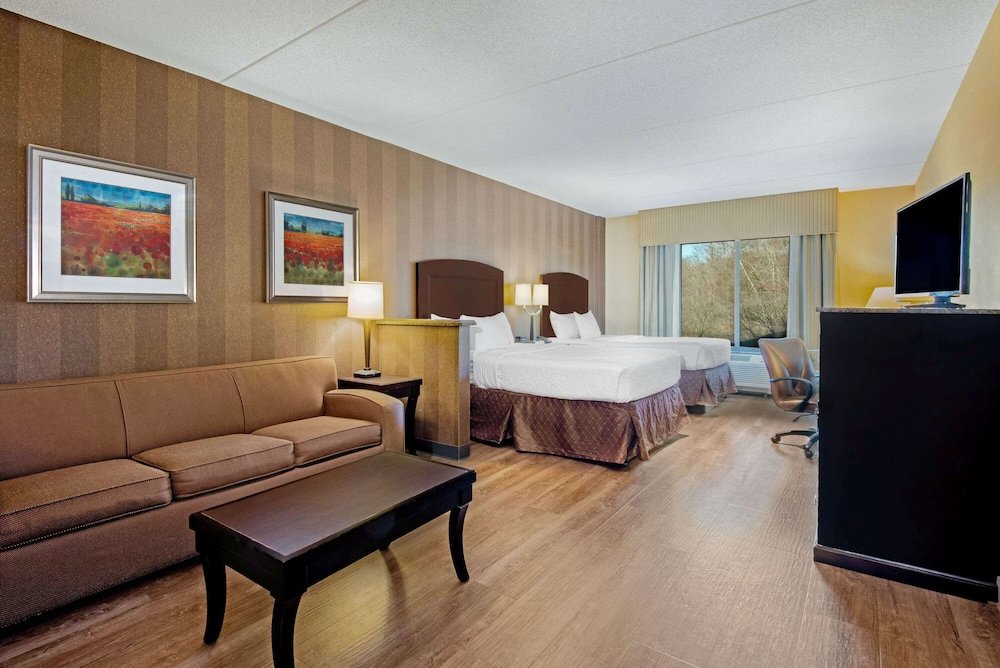 Люкс La Quinta Inn & Suites Bel Air