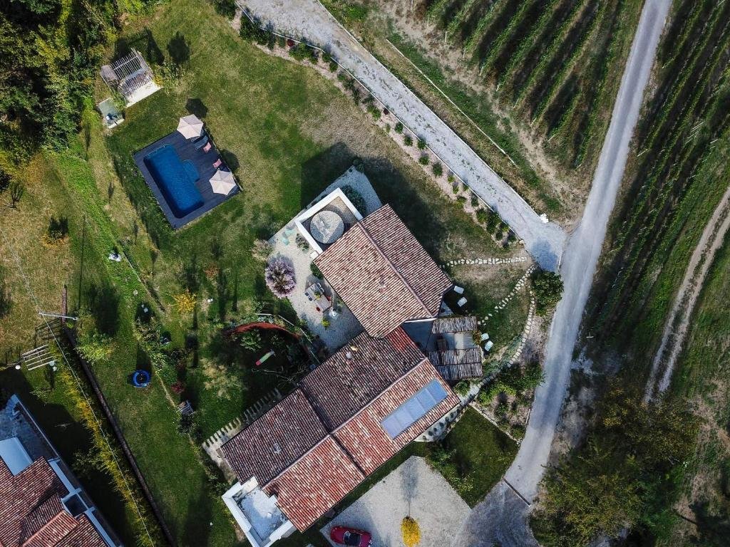 Apartment ROSTAGNI 1834 apt in villa with pool in the Barolo region