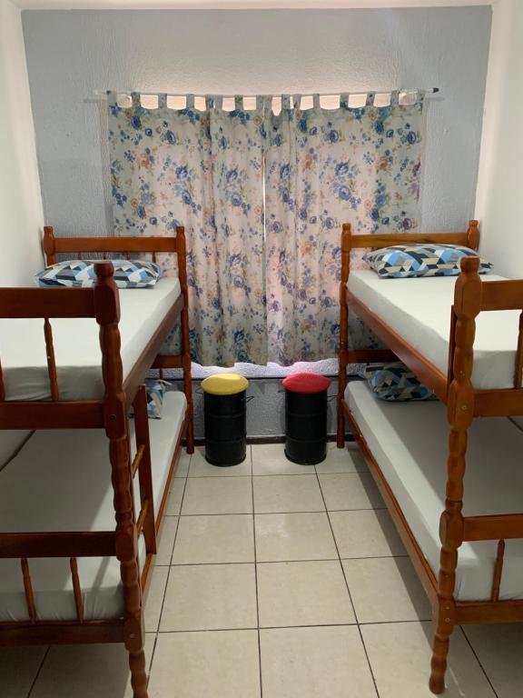 Кровать в общем номере (женский номер) Fica, Vai ter Bolo Hostel