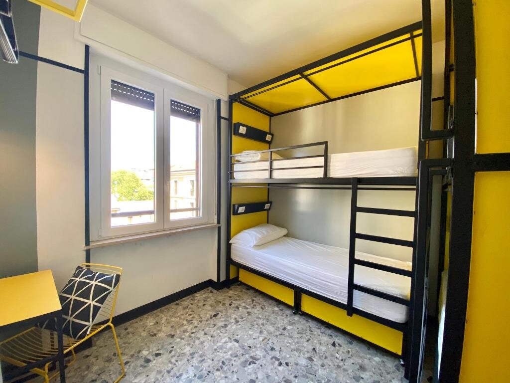 Кровать в общем номере YellowSquare Milan