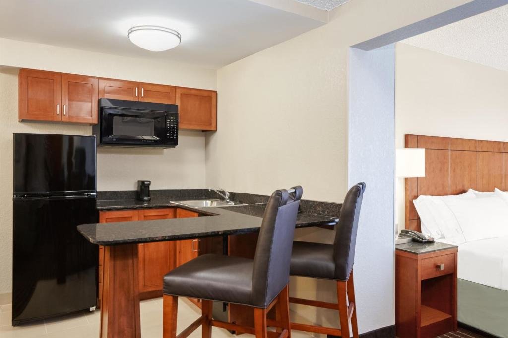 Double suite Holiday Inn Express Hotels- Hampton, an IHG Hotel