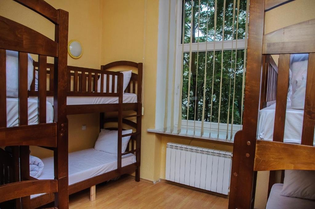 Кровать в общем номере (женский номер) Golden Globus Hostel