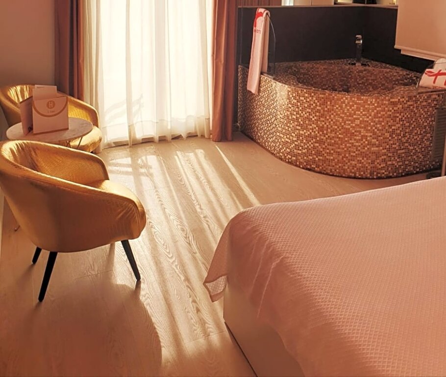 Doppel Suite mit Balkon Hotel H