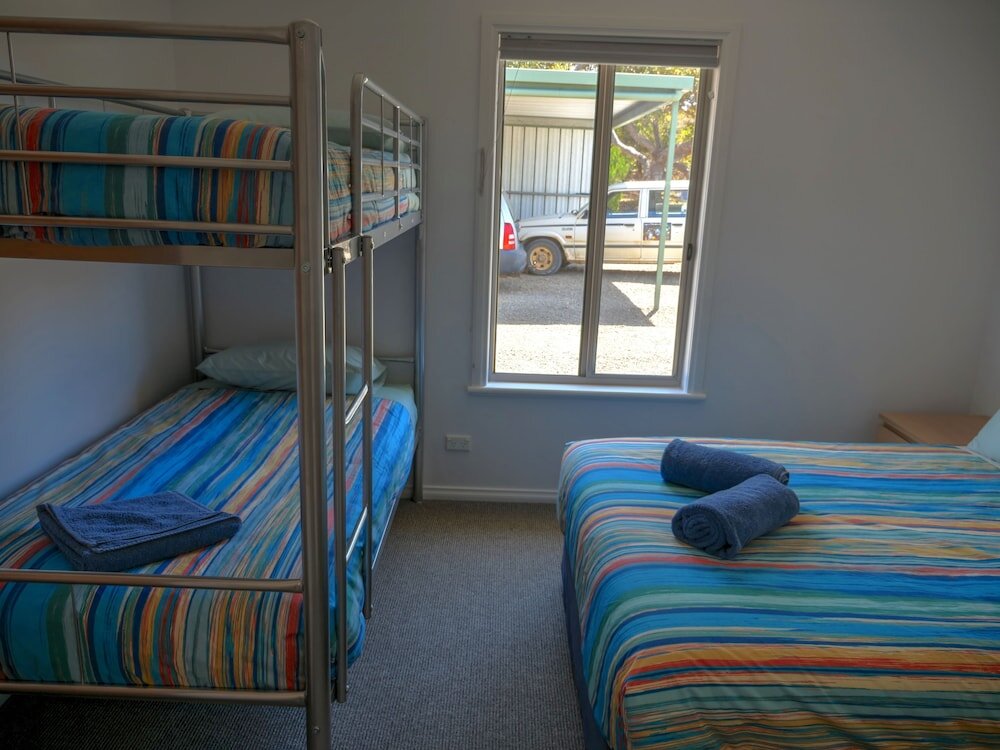 Коттедж с 3 комнатами с видом на залив Emu Bay Holiday Homes