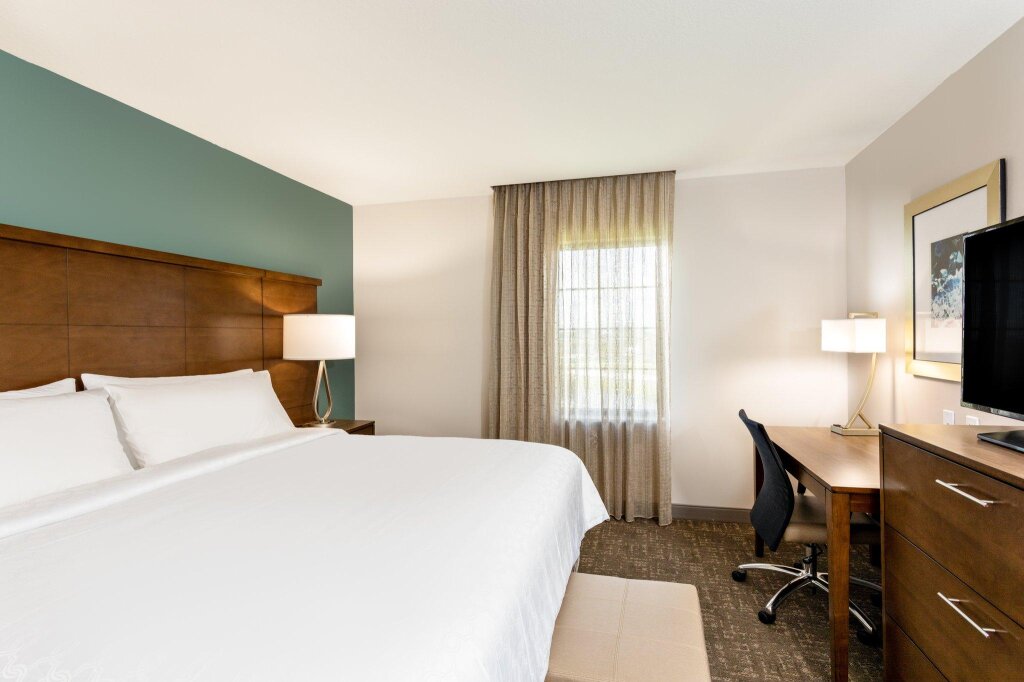 Четырёхместный люкс с 2 комнатами Staybridge Suites - Fort Lauderdale Airport - West, an IHG Hotel