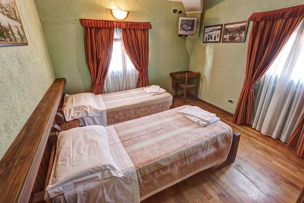 Standard Doppel Zimmer mit Bergblick Hotel Miravalle