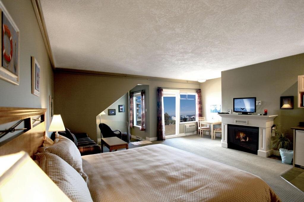 Двухместный люкс Deluxe с видом на город Sidney Waterfront Inn & Suites