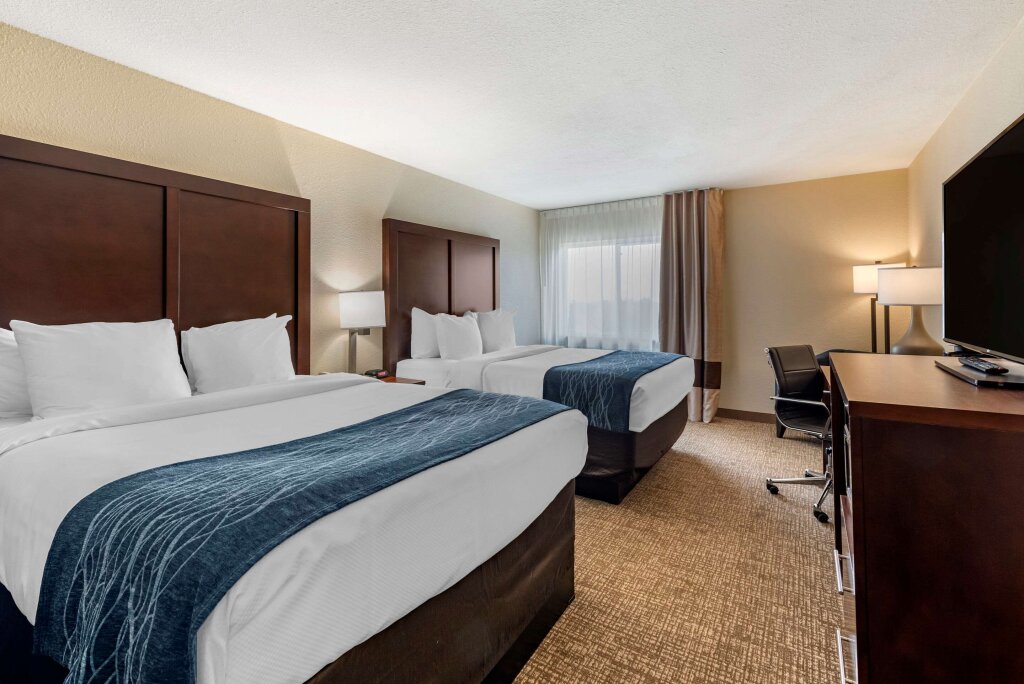 Четырёхместный номер Standard Comfort Inn & Suites Pueblo