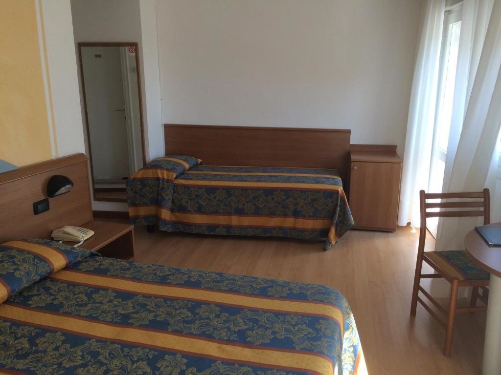 Трёхместный номер Standard Hotel Adria sul Mare