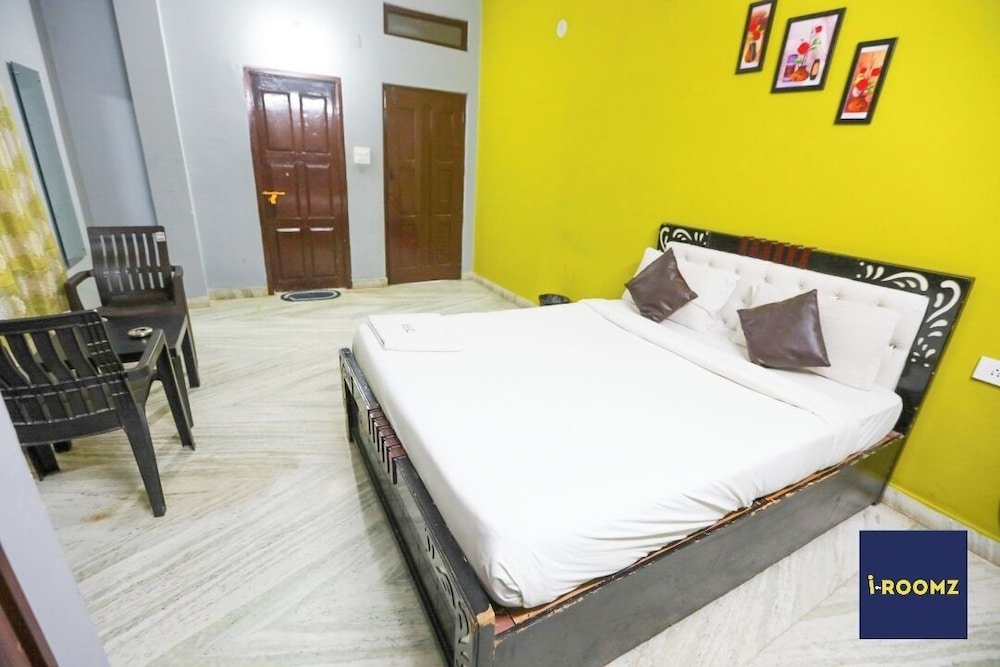 Deluxe room iROOMZ Hotel Shree Jagannath