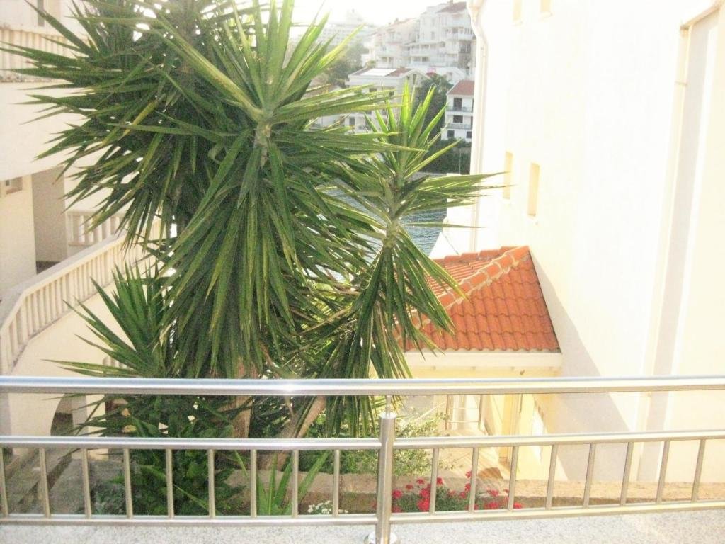Студия с балконом Villa Obad Guest House