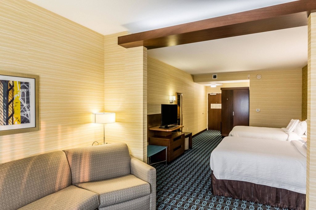 Двухместный люкс Fairfield Inn & Suites by Marriott Butte