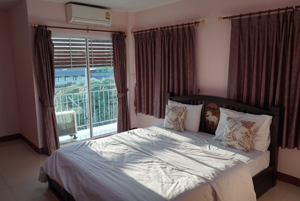 Habitación doble Estándar con balcón Thonkla Happyhome