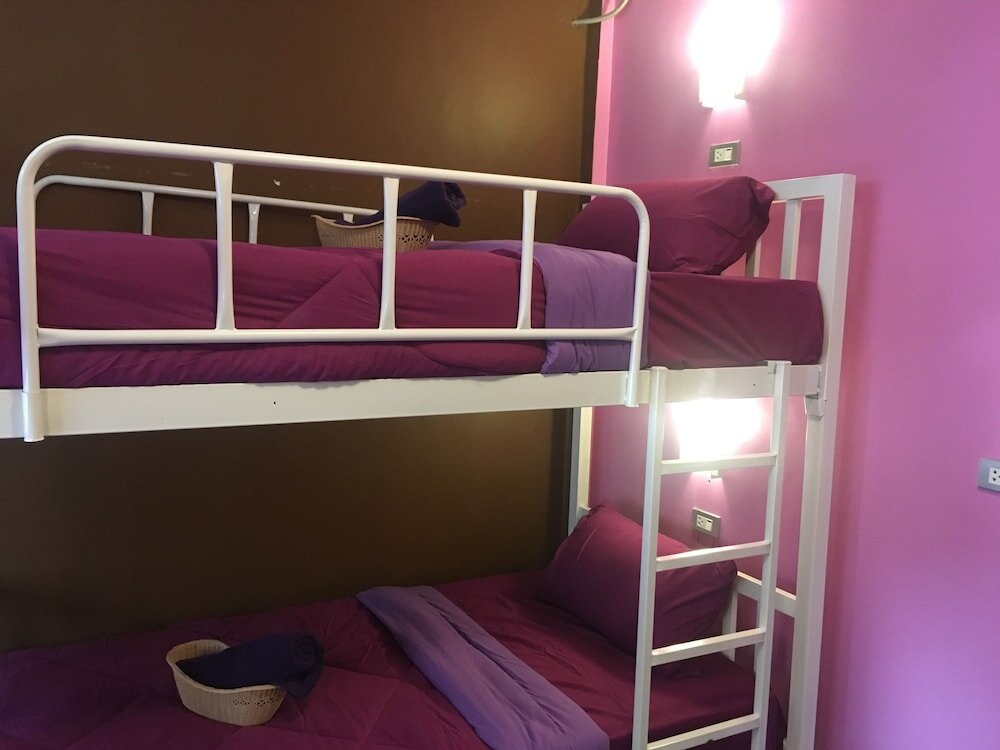 Кровать в общем номере (женский номер) Resting Place Hostel
