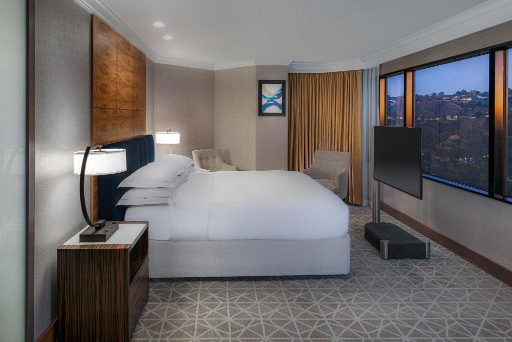 Двухместный люкс Diplomat Hilton Los Angeles-Universal City