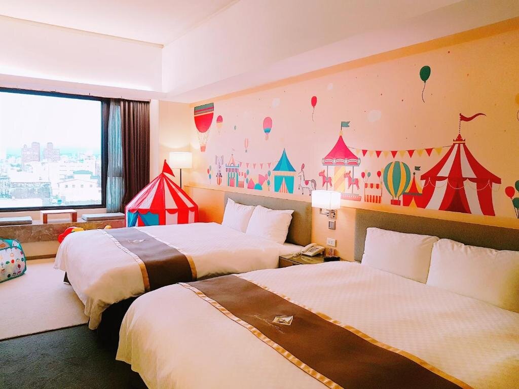 Четырёхместный номер Deluxe Tsun Huang Hotel