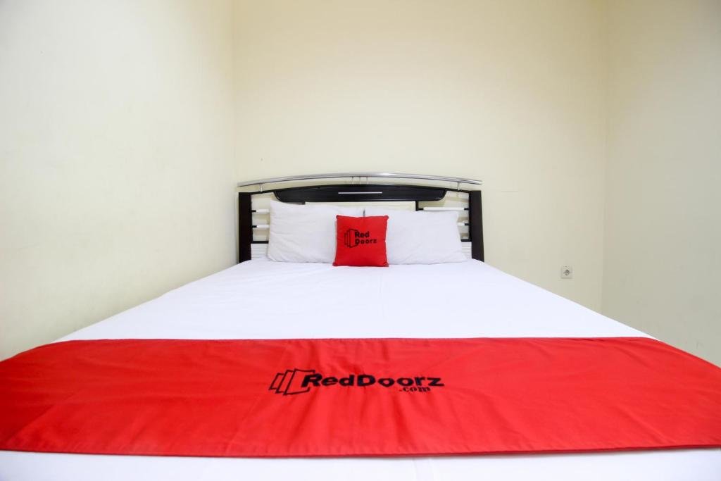 Économie double chambre RedDoorz near RS Sarjito Yogyakarta 2
