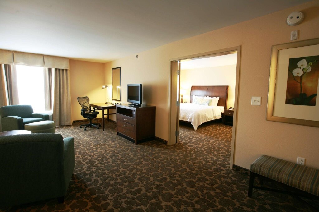 Двухместный люкс c 1 комнатой Hilton Garden Inn Charlotte/Concord