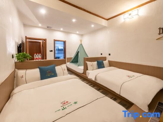 Habitación triple Estándar con vista al lago Bali Mystique Hotel and Apartments