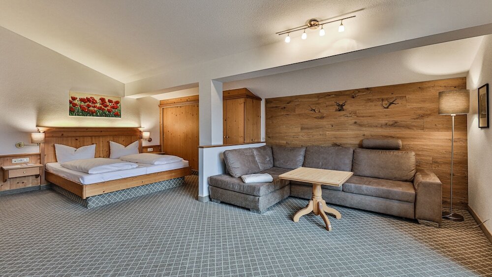 Standard Double room with balcony Alpenhotel Fischer